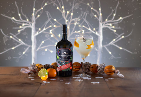 Mit dem Cotswolds Cloudy Christmas Gin festlich genießen